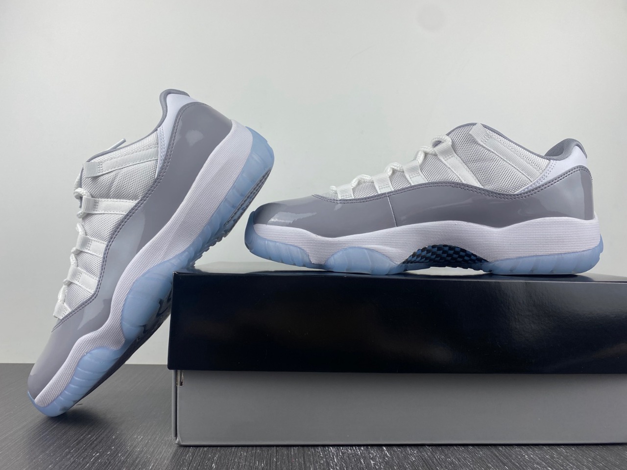 ir Jordan 11 Low ??Cement Grey AV2187-140